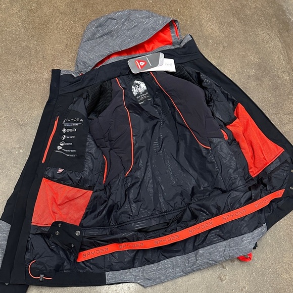 Spyder Men's Black Gray Ski Jacket with Red Accents SPYDER
Titan GTX ski jacket - Picture 14 of 16